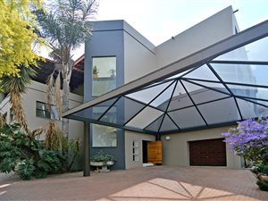 6 Bed House in Northcliff