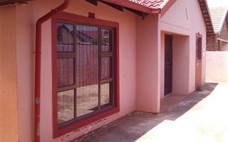 3 Bedroom House in Dobsonville