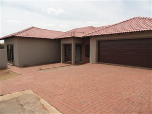 3 Bed Townhouse in Buffelspoort