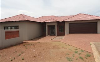 3 Bedroom Townhouse in Buffelspoort