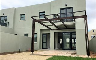 3 Bedroom House in Kelderhof Country Village