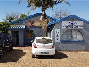 180 m² Commercial space in Beyers Park