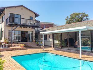 5 Bed House in Carrington Heights