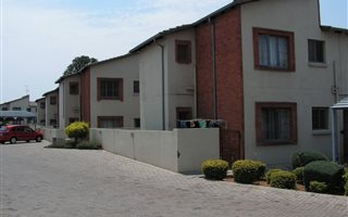 2 Bedroom Townhouse in Ravensklip