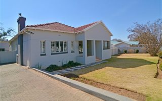 3 Bedroom Garden Cottage in Sydenham