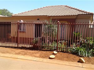 2 Bed House in Eloffsdal