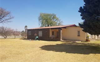2.1 ha Farm with House in Putfontein