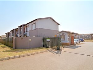 2 Bed Apartment in Protea Glen
