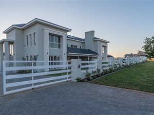 5 Bed House in Waterfall Country Estate