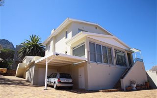 3 Bedroom House in Camps Bay
