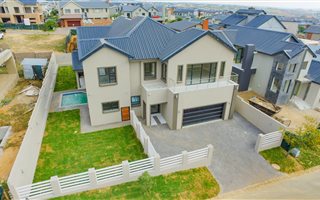 5 Bedroom House in Waterfall Estate