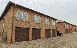 4 Bedroom Cluster in Hazeldean (Silverlakes Surroundings)