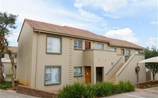 2 Bedroom Apartment in Leeuwenhof Estate