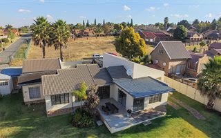 3 Bedroom House in Van Riebeeck Park