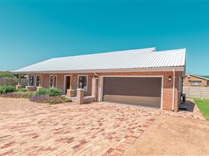 3 Bed House in Jongensfontein