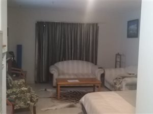 Bachelor apartment in Melville
