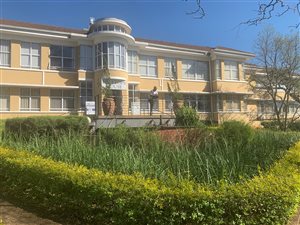 422 m² Office Space in Clarendon