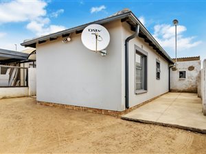 3 Bed House in Riverside View