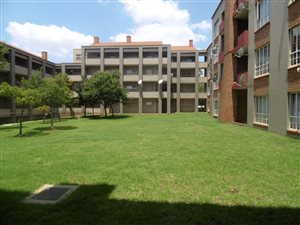 2 Bed Apartment in Waterkloof Glen