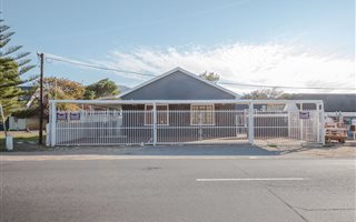 180 m² Office Space in Bergvliet
