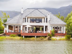 4 Bed House in Pearl Valley