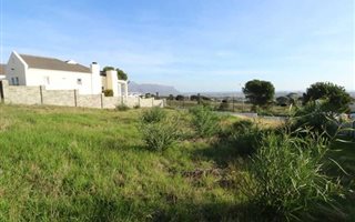898 m² Land available in Meerhof Estate