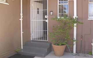 3 Bedroom Apartment in Bergvliet