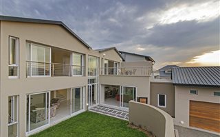 4 Bedroom House in Waterfall Country Village