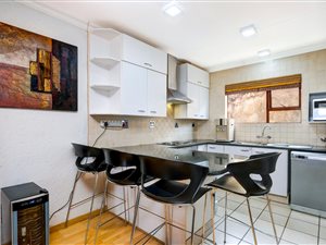 2 Bed Apartment in Constantia Kloof
