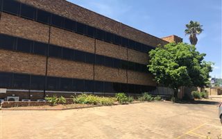1250 m² Commercial space in Wynberg