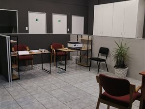 90 m² Office Space in Amanzimtoti