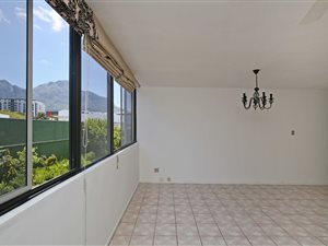 Studio Apartment in Claremont Upper