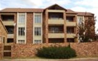 2 Bedroom Simplex in Die Hoewes
