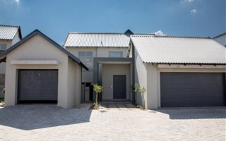 5 Bedroom House in Waterkloof Heights