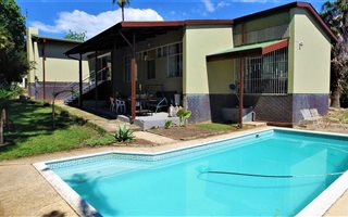 8 Bedroom House in West Acres