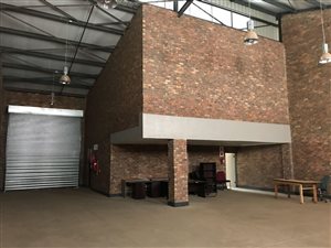327 m² Industrial space in Clayville