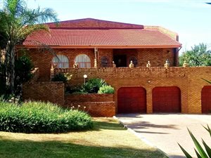 4 Bed House in Laudium