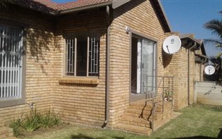 2 Bedroom House in Wilgeheuwel