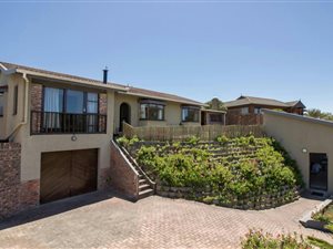 4 Bed House in Kenton-on-Sea
