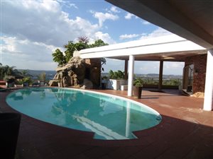 5 Bed House in Waterkloof Glen