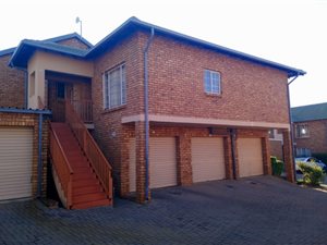 2 Bed Apartment in Rooihuiskraal North