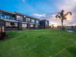 8 Bedroom House in Sterkfontein and surrounds