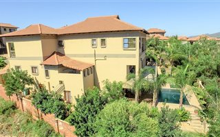 6 Bedroom House in Birdwood