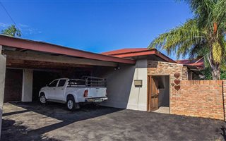 5 Bedroom House in Rhodesdene