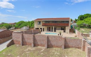 4 Bedroom House in Clarendon Marine