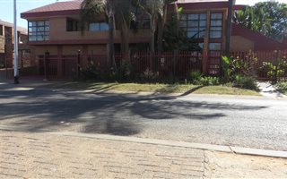 6 Bedroom House in Laudium