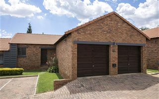 2 Bedroom Townhouse in Mooikloof Ridge