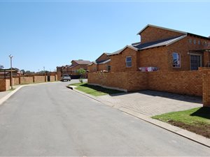 2 Bed Apartment in Ruimsig