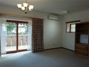 3 Bed Townhouse in Somerset West Central