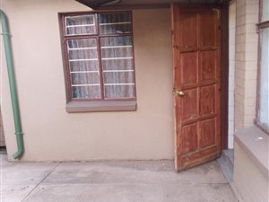 1.5 Bed Garden Cottage in Sallies Village
